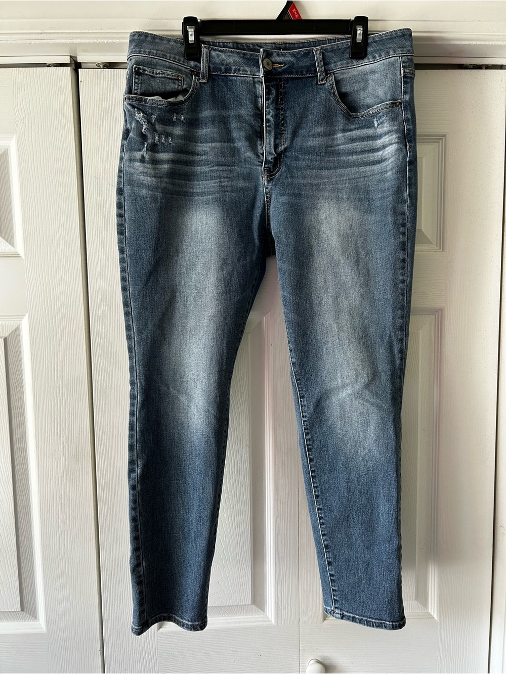 Time and Tru Mid Wash Blue Women’s Stretch Jeans